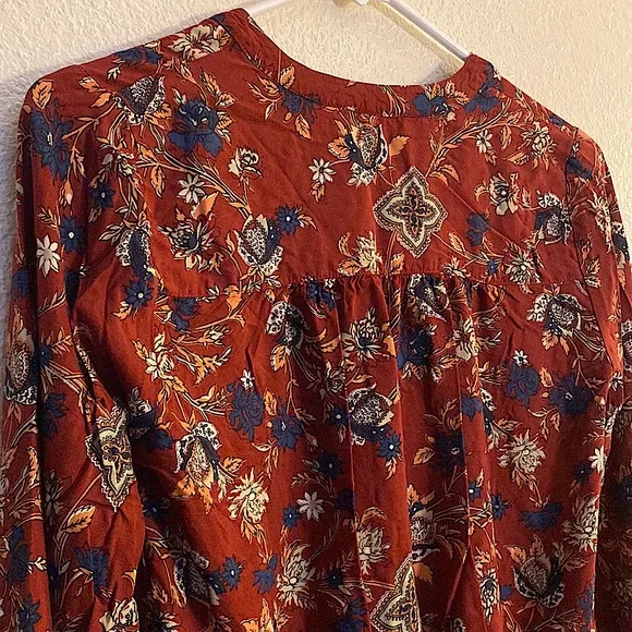 Lucky Brand • Burgundy & Multi-Color Floral Print Button Down Shirt ♥️ - Picture 7 of 10